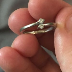 10K white gold and diamond ring